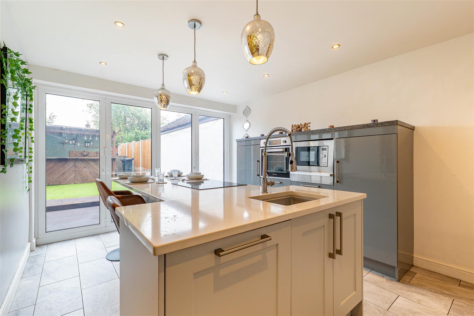 3 bed property in Hill Lane, Bolton